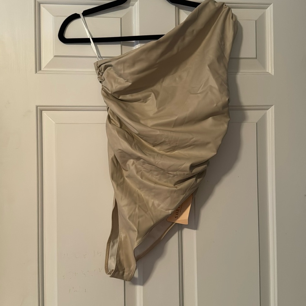 SHEIN / One Shoulder Ruched PU Leather Bodysuit / Size 4 (Small)